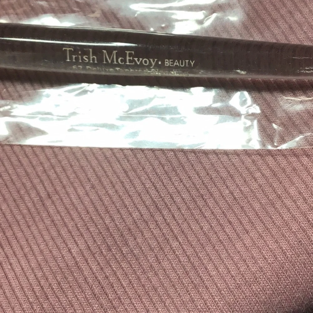 NEW TRISH MCEVOY BEAUTY 67 DELUXE BLENDING BRUSH. - Picture 2 of 2